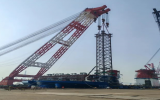 “振新1600T”風電安裝平臺整體浮態(tài)接樁